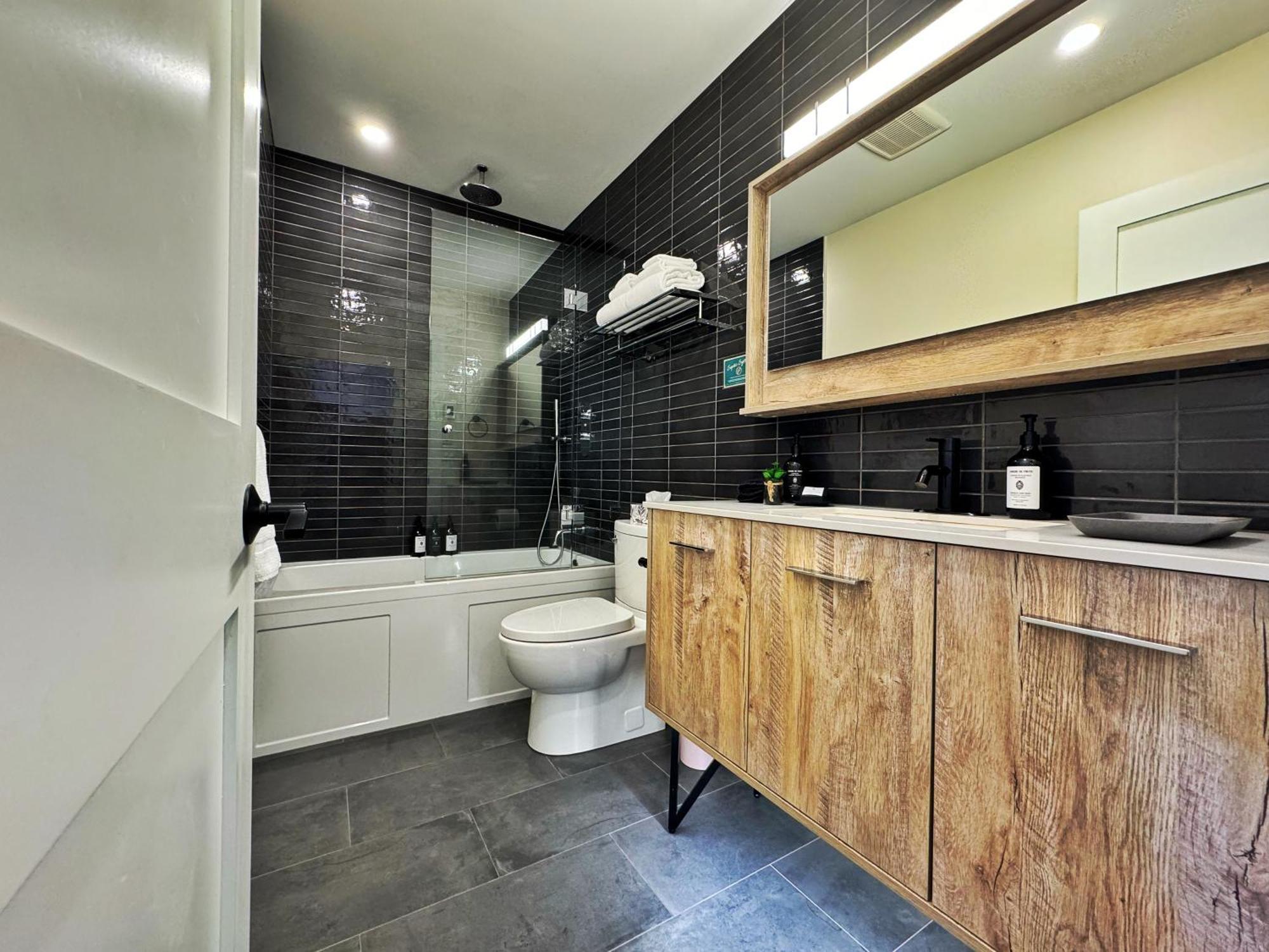 Artisan Suites On Bowen Snug Cove المظهر الخارجي الصورة